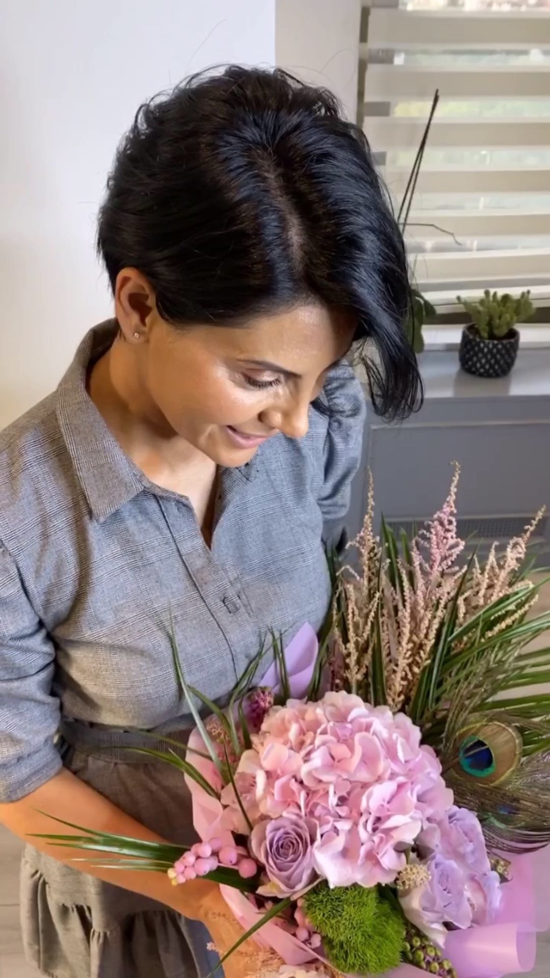 Ein kleines Spiegelbild des Lebens ist ein Blumenstrauß in meiner Hand.
Sorgfältig vorbereitet, …